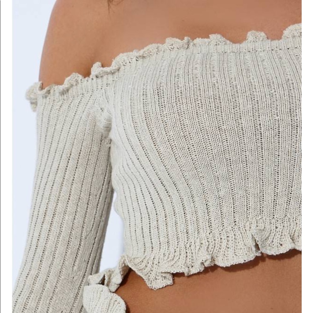 In The Style Stone Ribbed Ruffle Long Sleeved Crop - Picture 2 of 5